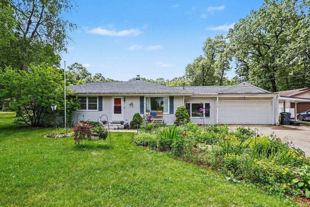Photo of 26660 Lakeview Drive, Elkhart, IN 46514 (MLS # 202622843)