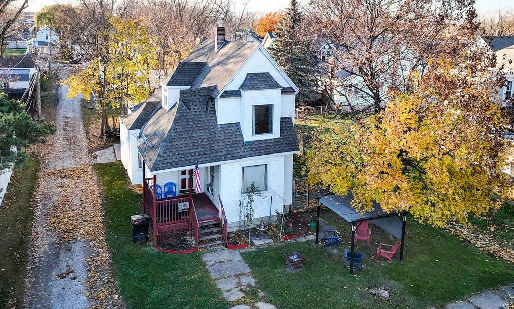 Photo of 108 S Sullivan St, Garrett, IN 46738 (MLS # 202546429)