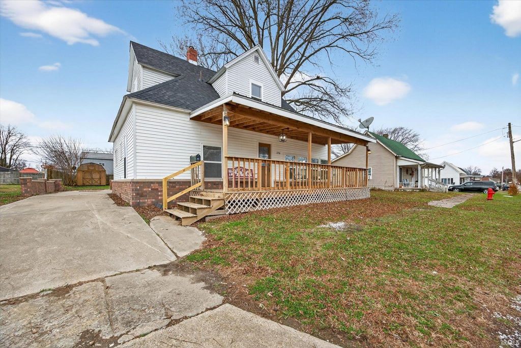 Photo of 178 SE 7th Street, Linton, IN 47441 (MLS # 202547541)