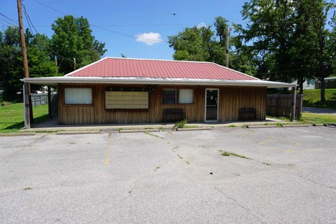 Photo of 3901 Broadway Avenue, Evansville, IN 47712 (MLS # 202624818)