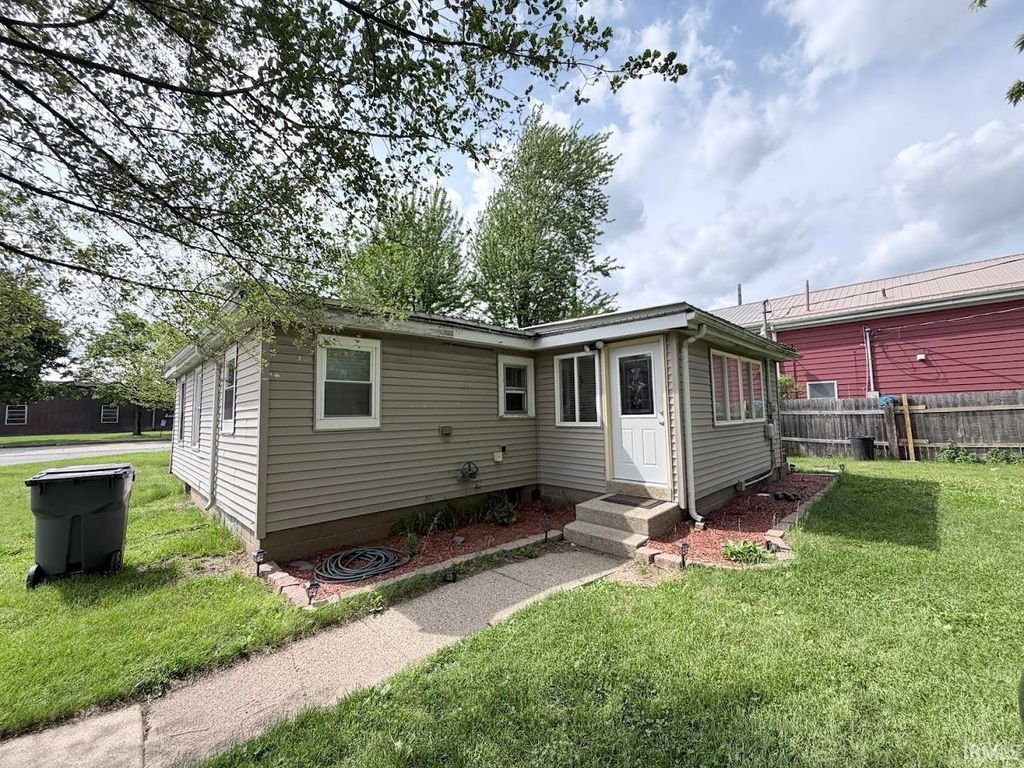 Photo of 1422 S Tenth Street, Goshen, IN 46526 (MLS # 202619782)