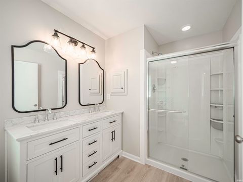 Tiny photo for 4455 E Lincoln Drive, Newburgh, IN 47630 (MLS # 202536135)