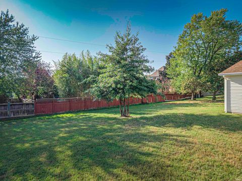 Tiny photo for 4455 E Lincoln Drive, Newburgh, IN 47630 (MLS # 202536135)