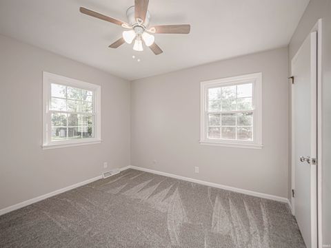 Tiny photo for 4455 E Lincoln Drive, Newburgh, IN 47630 (MLS # 202536135)