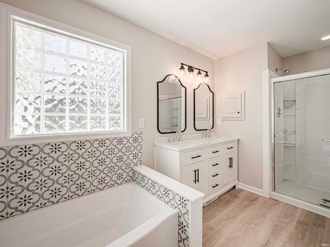 Tiny photo for 4455 E Lincoln Drive, Newburgh, IN 47630 (MLS # 202536135)