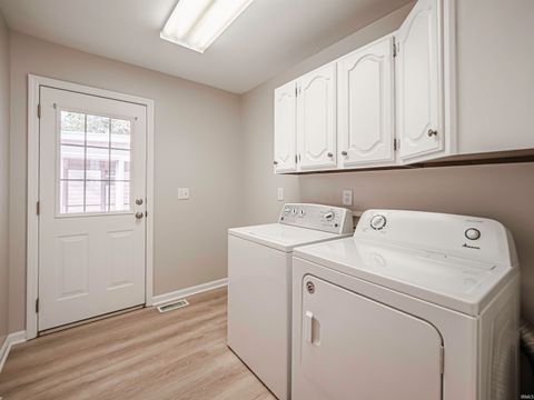 Tiny photo for 4455 E Lincoln Drive, Newburgh, IN 47630 (MLS # 202536135)