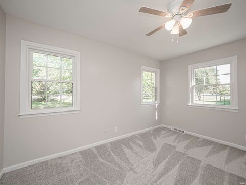 Tiny photo for 4455 E Lincoln Drive, Newburgh, IN 47630 (MLS # 202536135)