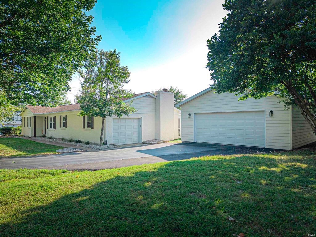 Photo of 4455 E Lincoln Drive, Newburgh, IN 47630 (MLS # 202536135)