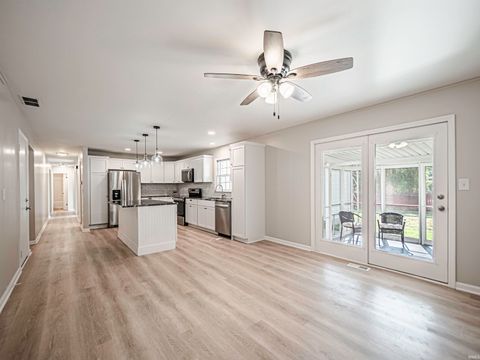 Tiny photo for 4455 E Lincoln Drive, Newburgh, IN 47630 (MLS # 202536135)