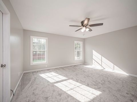 Tiny photo for 4455 E Lincoln Drive, Newburgh, IN 47630 (MLS # 202536135)