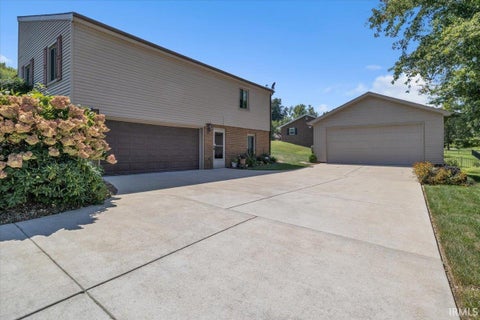 Tiny photo for 5477 E Timberwood Drive, Newburgh, IN 47630 (MLS # 202635187)