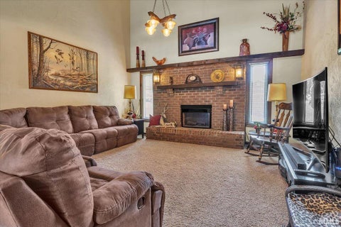 Tiny photo for 5477 E Timberwood Drive, Newburgh, IN 47630 (MLS # 202635187)