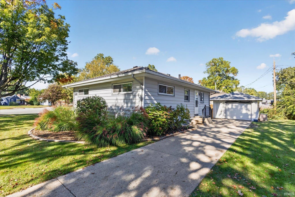 Photo of 630 Northwood Drive, South Bend, IN 46617 (MLS # 202642090)