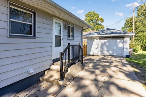 Tiny photo for 630 Northwood Drive, South Bend, IN 46617 (MLS # 202642090)