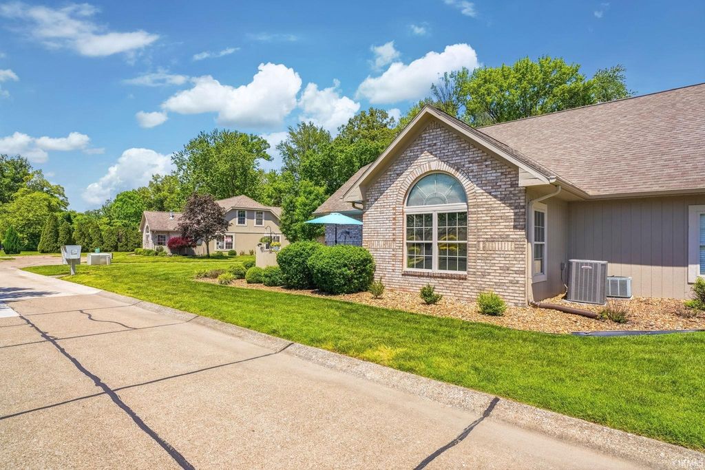 Photo of 8010 River Park Way Ways, Evansville, IN 47715 (MLS # 202616288)