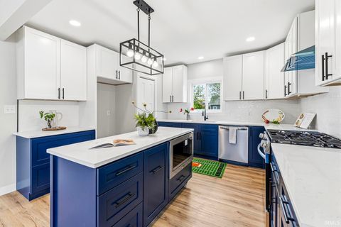 Tiny photo for 601 Howard Street, South Bend, IN 46617 (MLS # 202618421)
