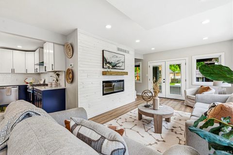 Tiny photo for 601 Howard Street, South Bend, IN 46617 (MLS # 202618421)