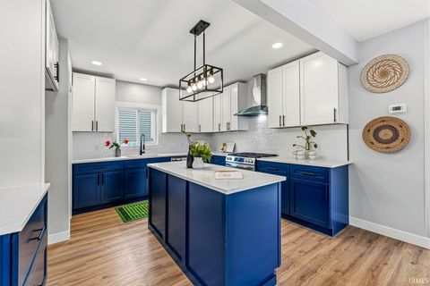 Tiny photo for 601 Howard Street, South Bend, IN 46617 (MLS # 202618421)