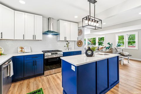 Tiny photo for 601 Howard Street, South Bend, IN 46617 (MLS # 202618421)