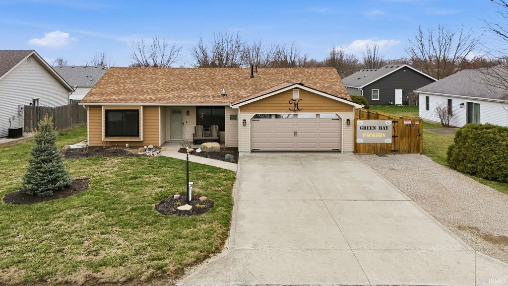 Photo of 423 Autumn Court, Bluffton, IN 46714 (MLS # 202608169)