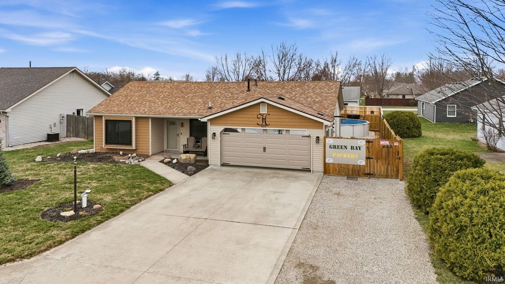 Photo of 423 Autumn Court, Bluffton, IN 46714 (MLS # 202608169)