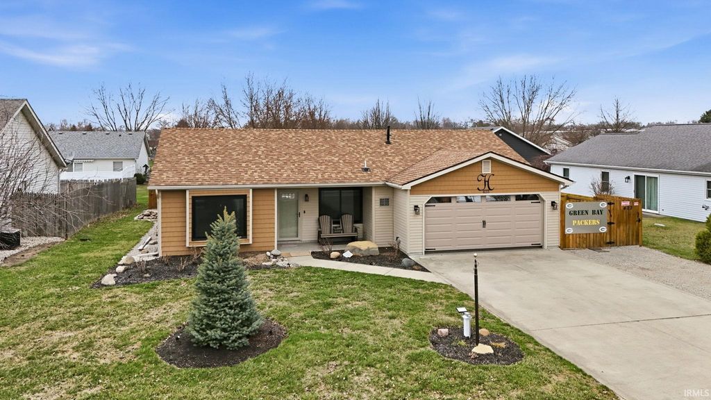 Photo of 423 Autumn Court, Bluffton, IN 46714 (MLS # 202608169)