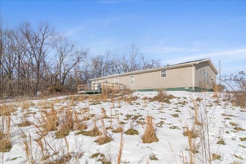 Tiny photo for 4530 Slim Bottoms Road, Mount Vernon, IN 47620 (MLS # 202604049)