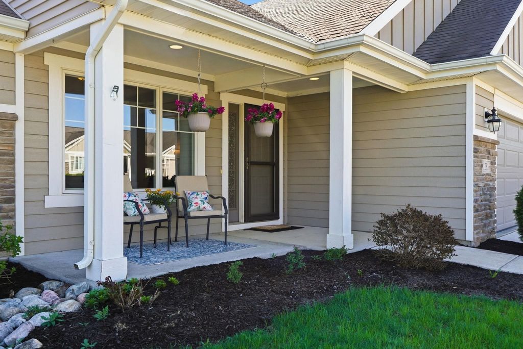 Photo of 12816 Charenton Court, Fort Wayne, IN 46845 (MLS # 202614162)