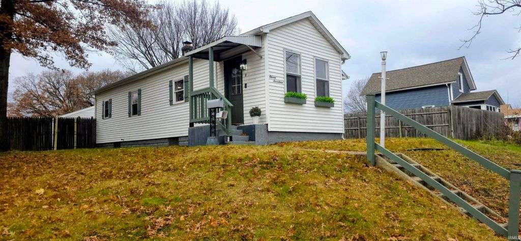 Photo of 1117 N Iowa Street, South Bend, IN 46628 (MLS # 202547732)