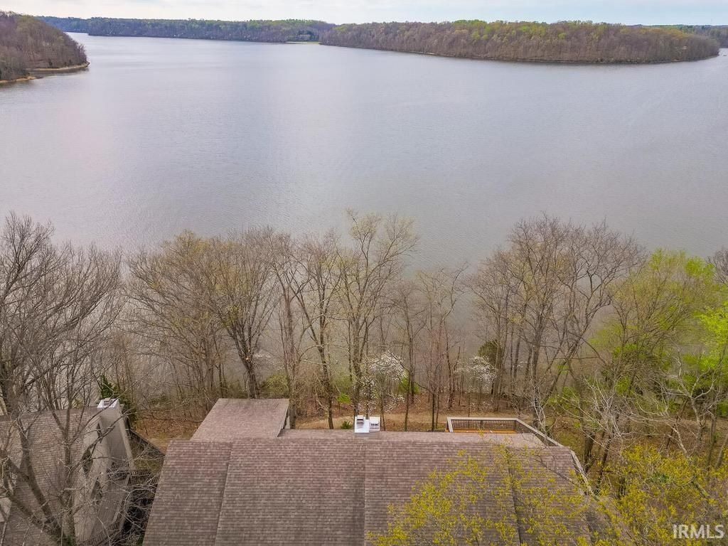 Photo of 2060 E Waters Edge Drive #18, Bloomington, IN 47401 (MLS # 202613466)