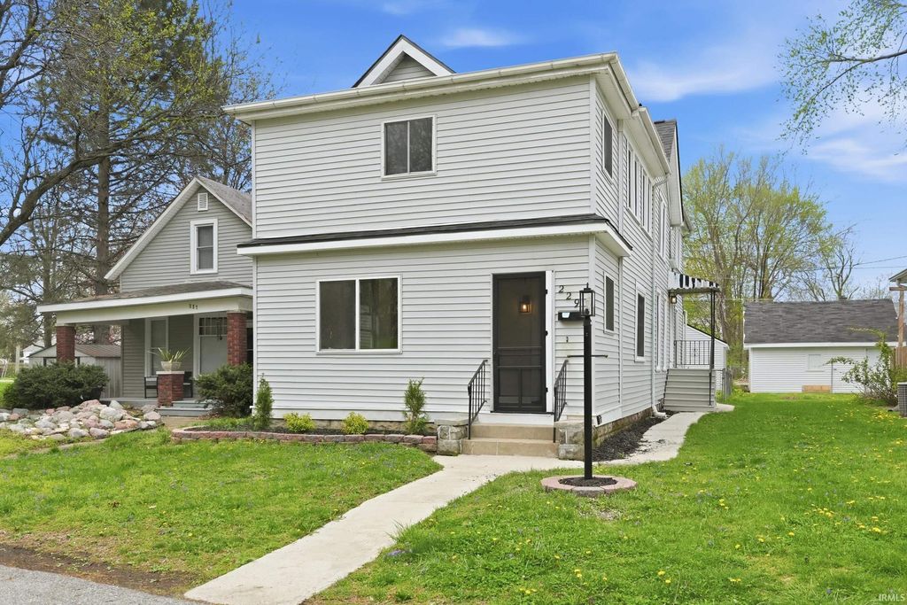 Photo of 229 Center Street, Fort Wayne, IN 46808 (MLS # 202613499)