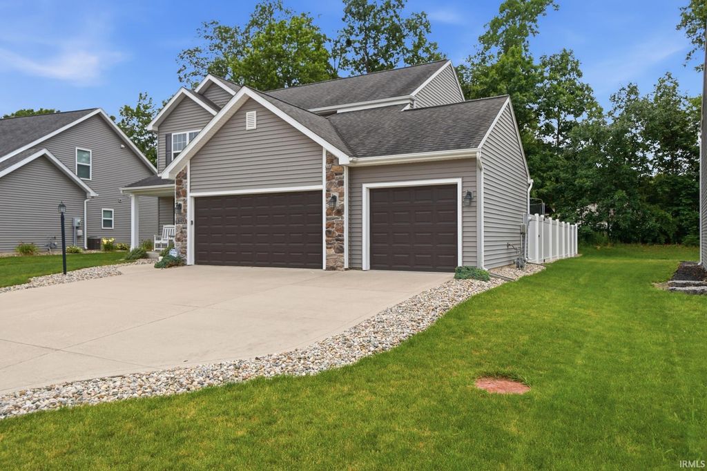 Photo of 849 Crimson Cove, Fort Wayne, IN 46845 (MLS # 202628091)