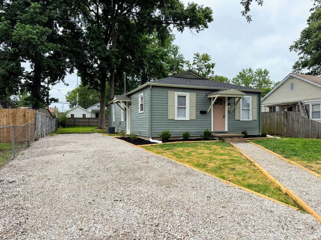 Photo of 2208 Margybeth Avenue, Evansville, IN 47714 (MLS # 202624665)