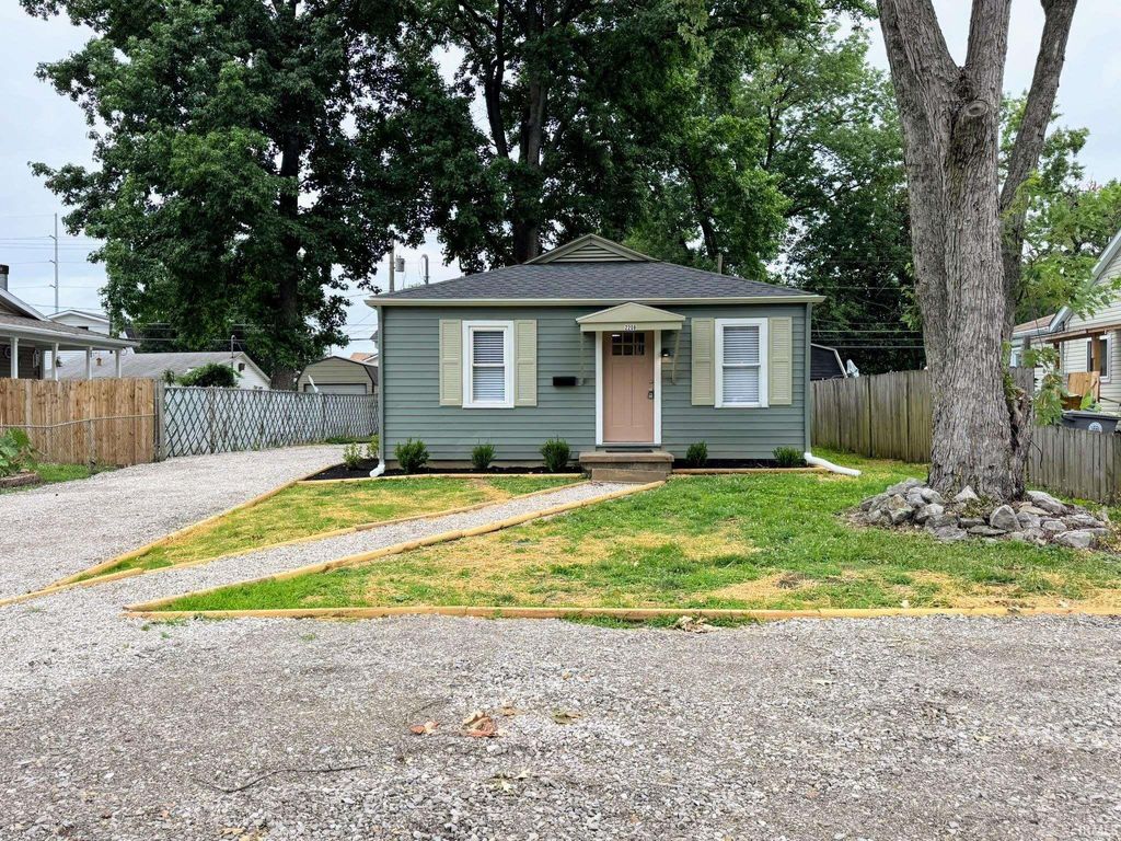 Photo of 2208 Margybeth Avenue, Evansville, IN 47714 (MLS # 202624665)