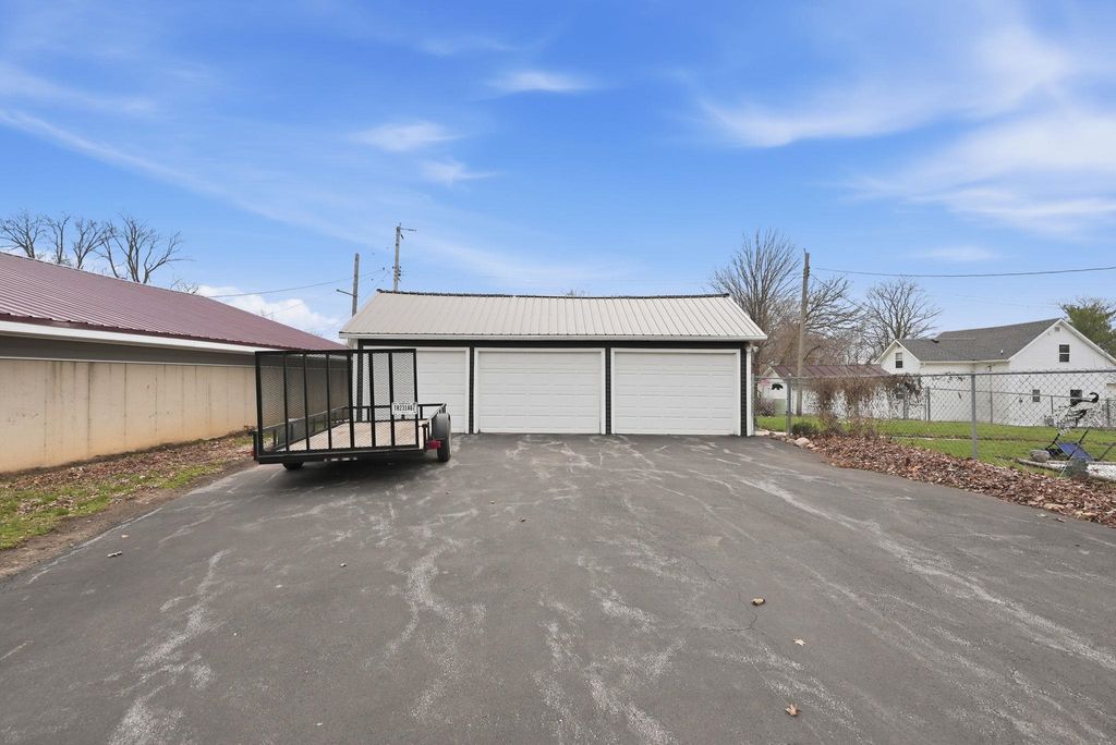 Photo of 109 S Gonser Avenue, Ashley, IN 46705 (MLS # 202609440)