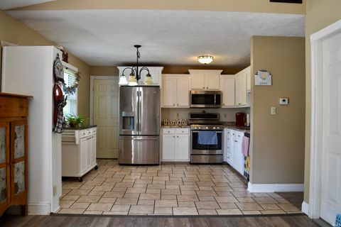 Tiny photo for 425 Hummingbird Drive, Greentown, IN 46936 (MLS # 202619488)