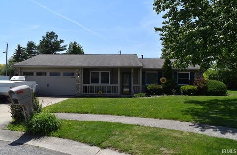 Photo of 425 Hummingbird Drive, Greentown, IN 46936 (MLS # 202619488)