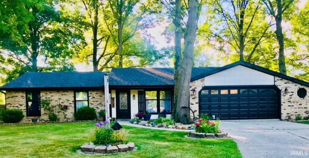 Photo of 16522 Havenwood Drive, Woodburn, IN 46797 (MLS # 202639491)
