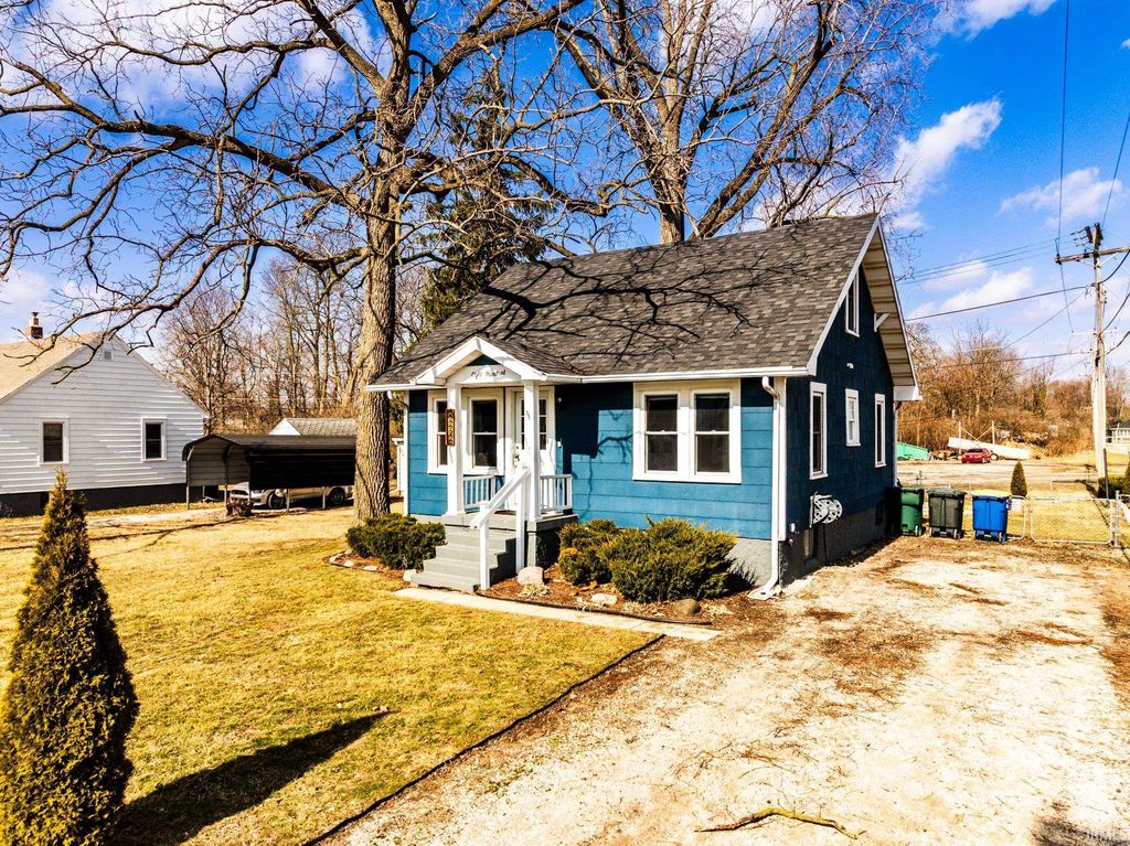 Photo of 800 W Wills Avenue, Muncie, IN 47303 (MLS # 202605376)