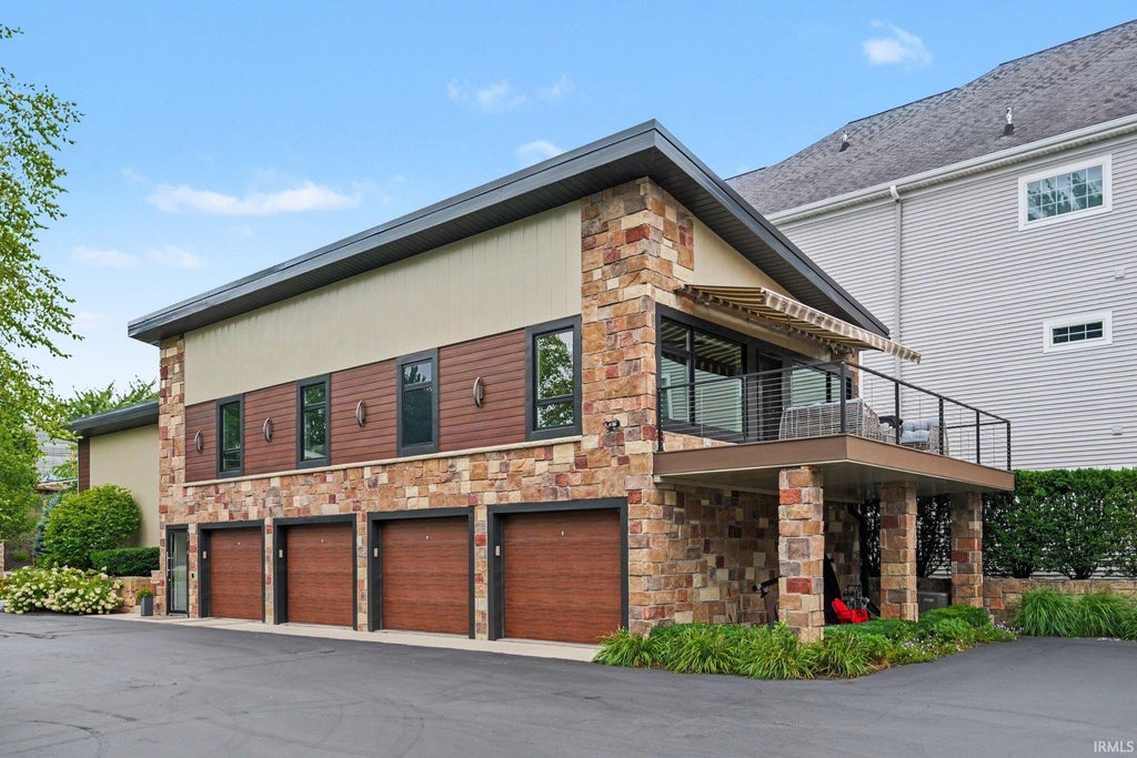 Photo of 2316 E Winona Avenue, Winona Lake, IN 46590 (MLS # 202633828)
