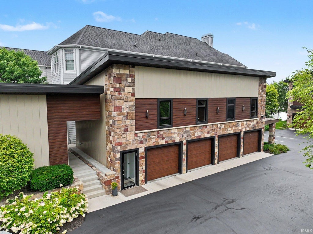 Photo of 2316 E Winona Avenue, Winona Lake, IN 46590 (MLS # 202633828)