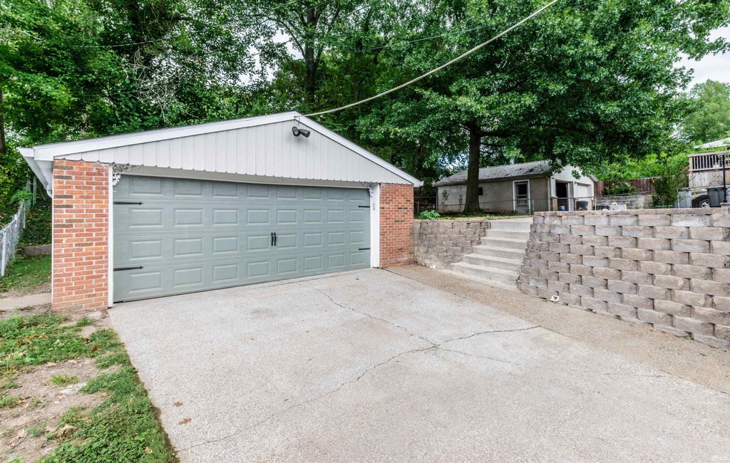 Photo of 1306 Terrace Avenue, Evansville, IN 47712 (MLS # 202639493)