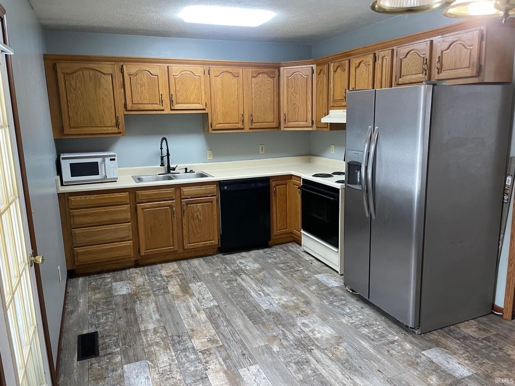 Photo of 322 E Washington Street, Plymouth, IN 46563 (MLS # 202601744)