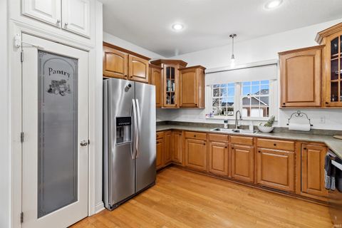 Tiny photo for 1050 Long Branch Court, Gas City, IN 46933 (MLS # 202607862)