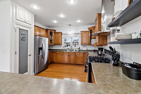 Tiny photo for 1050 Long Branch Court, Gas City, IN 46933 (MLS # 202607862)