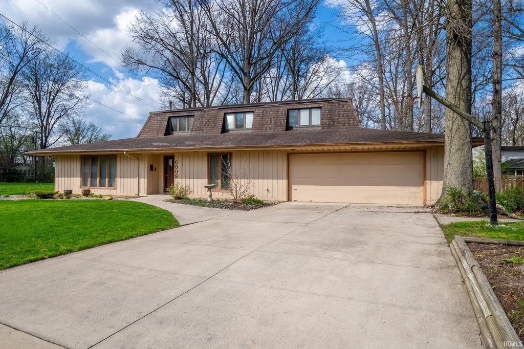 Photo of 6009 Countess Drive, Fort Wayne, IN 46815 (MLS # 202613323)