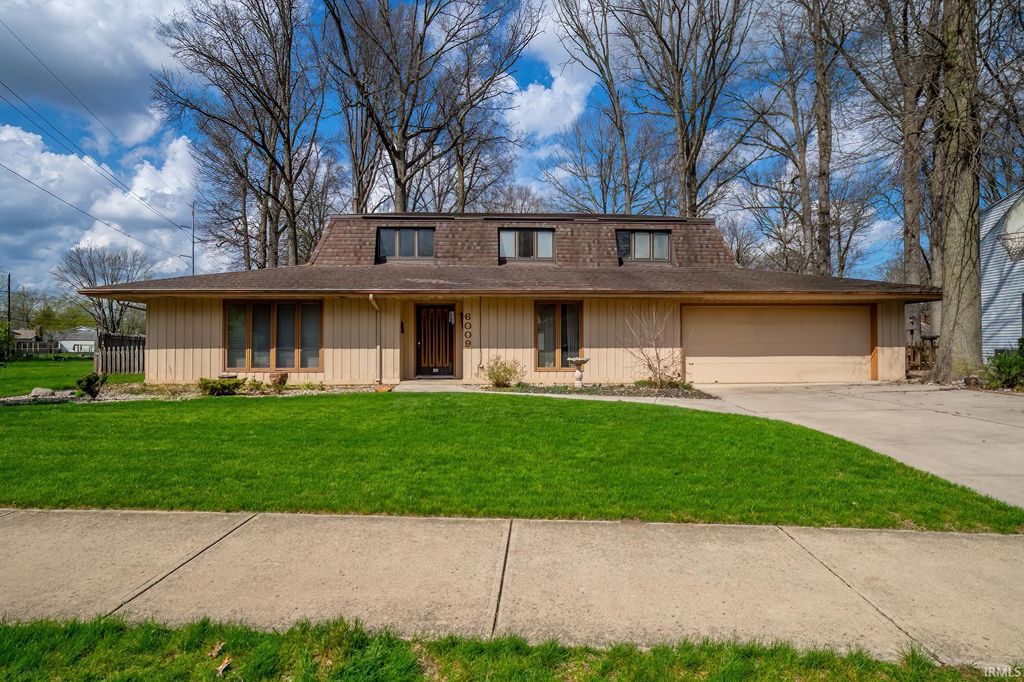 Photo of 6009 Countess Drive, Fort Wayne, IN 46815 (MLS # 202613323)