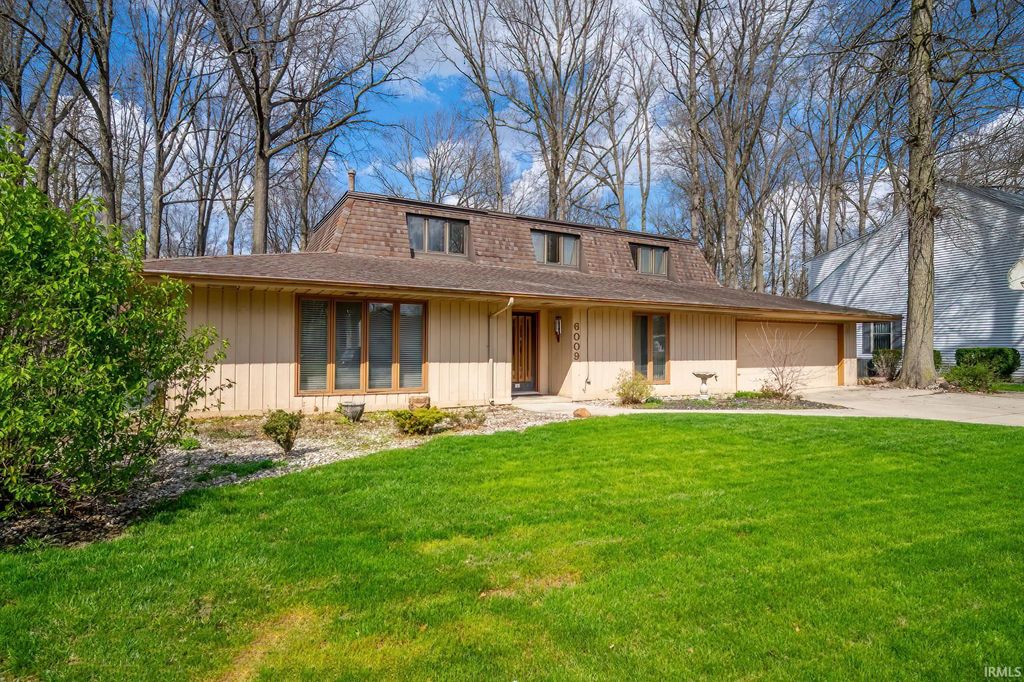 Photo of 6009 Countess Drive, Fort Wayne, IN 46815 (MLS # 202613323)