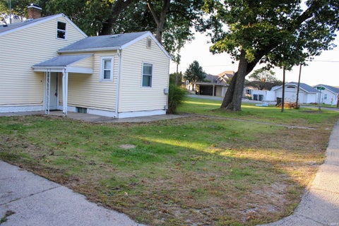 Tiny photo for 26170 Lake Drive, Elkhart, IN 46514 (MLS # 202641050)