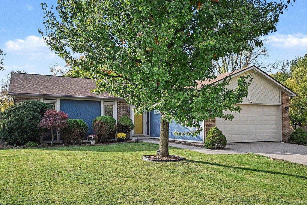 Photo of 10405 Radbourne Drive, Fort Wayne, IN 46845 (MLS # 202644558)
